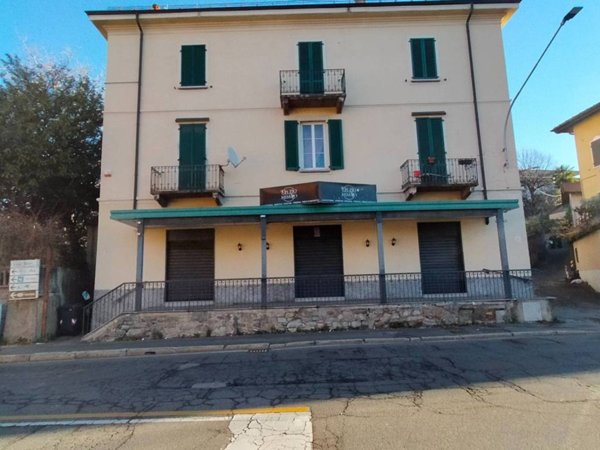 negozio in vendita a Varese in zona Giubiano