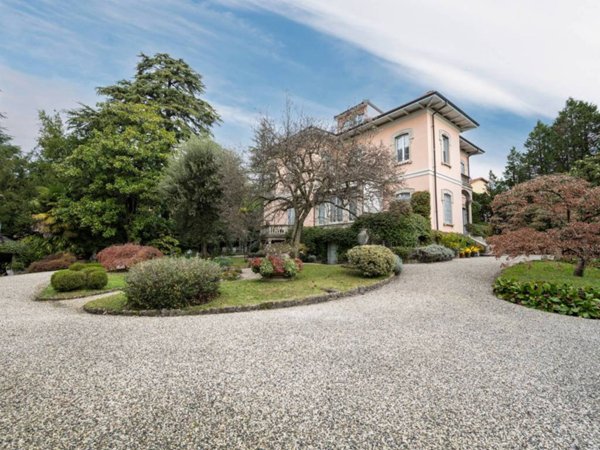 appartamento in vendita a Varese in zona Giubiano