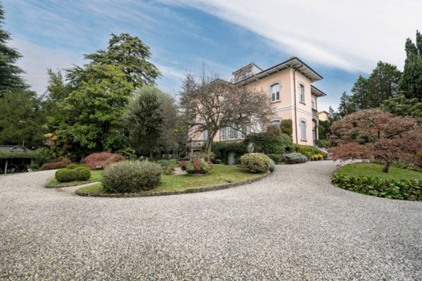 casa indipendente in vendita a Varese in zona Centro Città