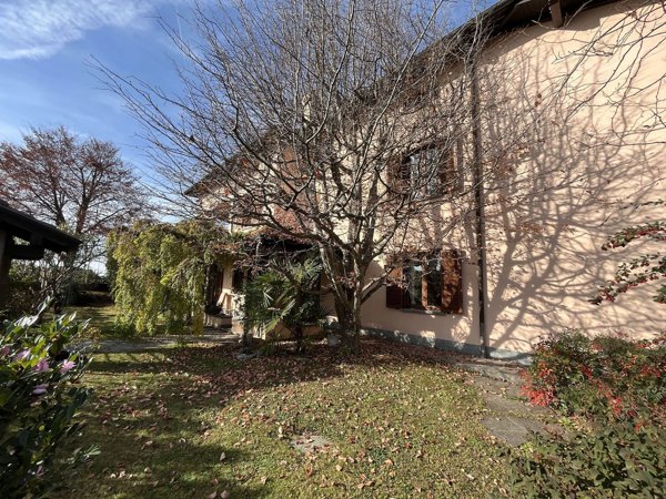 casa indipendente in vendita a Varese in zona Giubiano