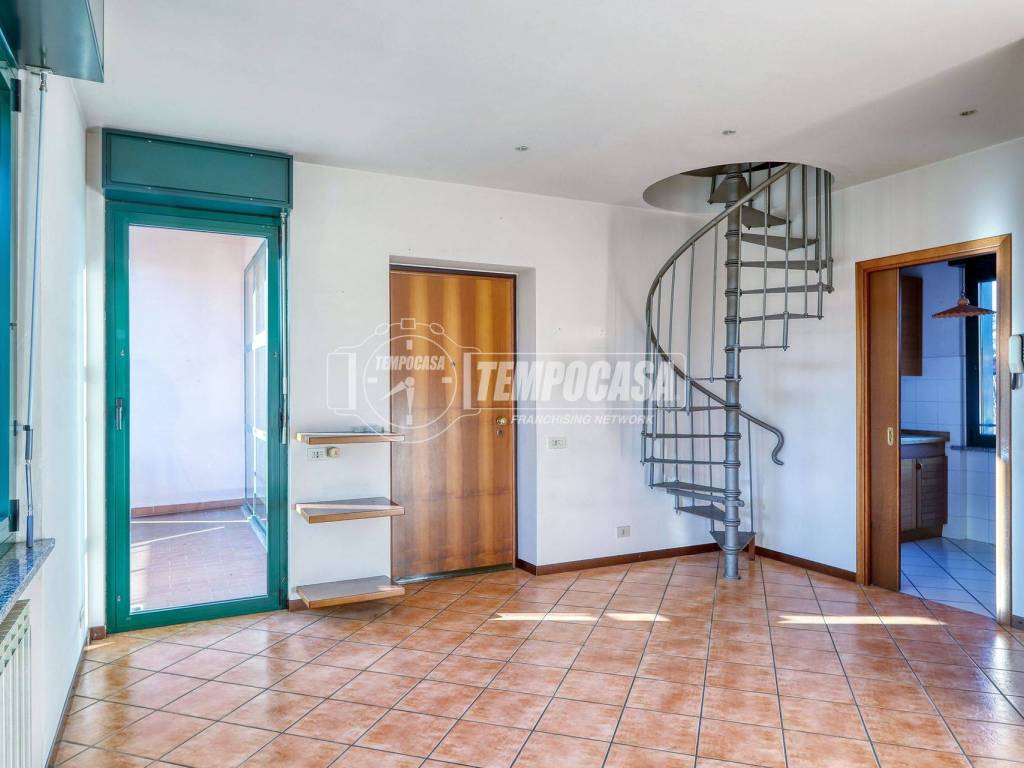 appartamento in vendita a Varese in zona Casbeno