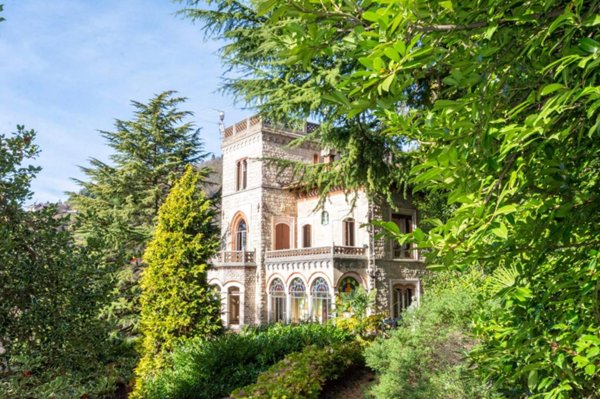 casa indipendente in vendita a Varese in zona Santa Maria del Monte