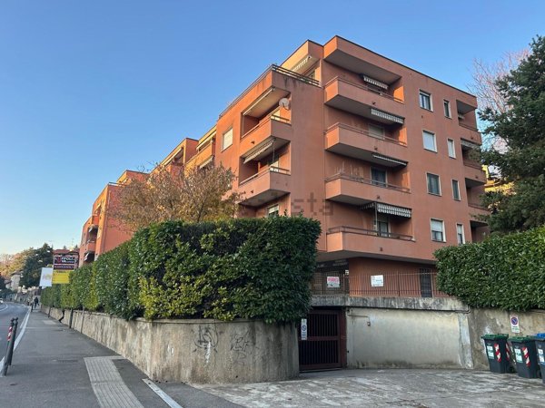 appartamento in vendita a Varese in zona Via Crispi