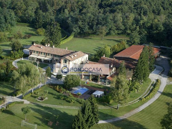 casa indipendente in vendita a Varese in zona Casbeno