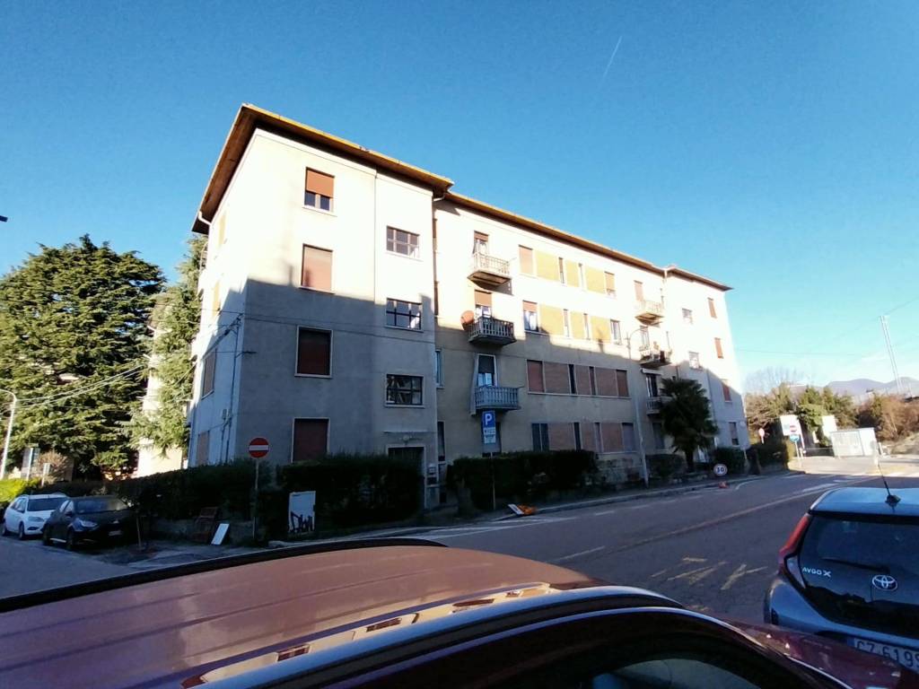 appartamento in vendita a Varese in zona Biumo