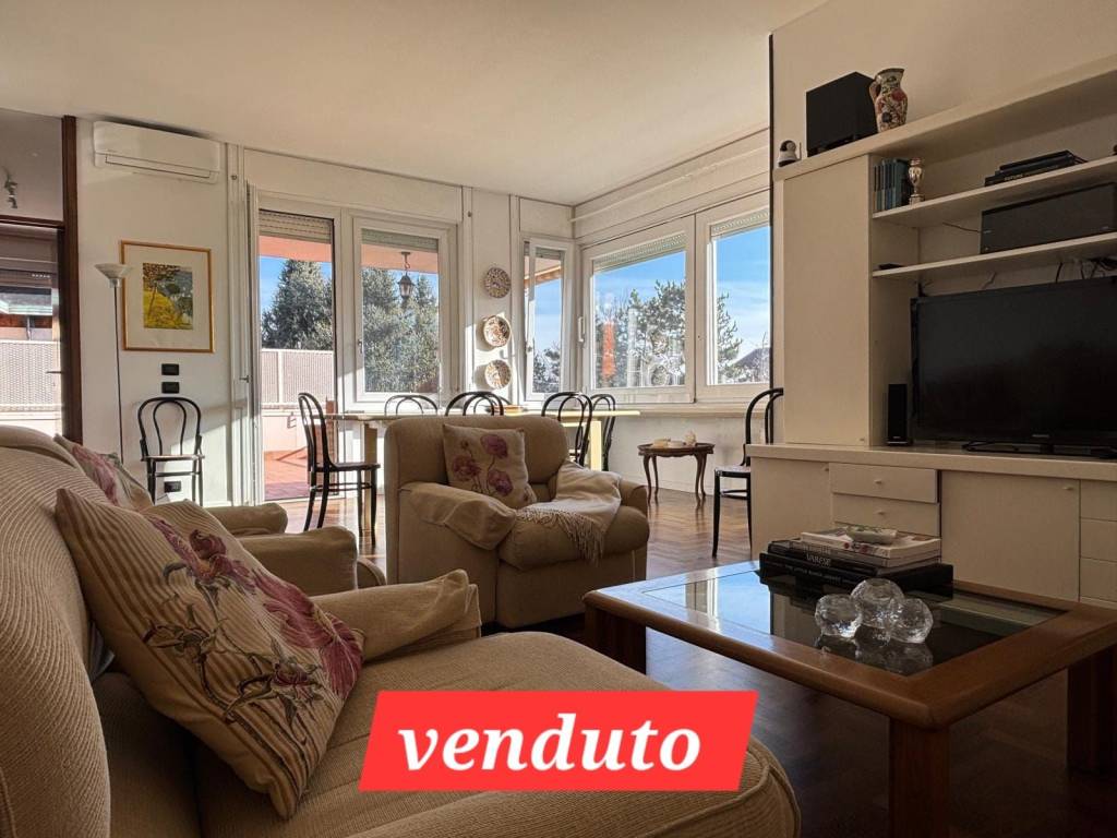 appartamento in vendita a Varese in zona Biumo