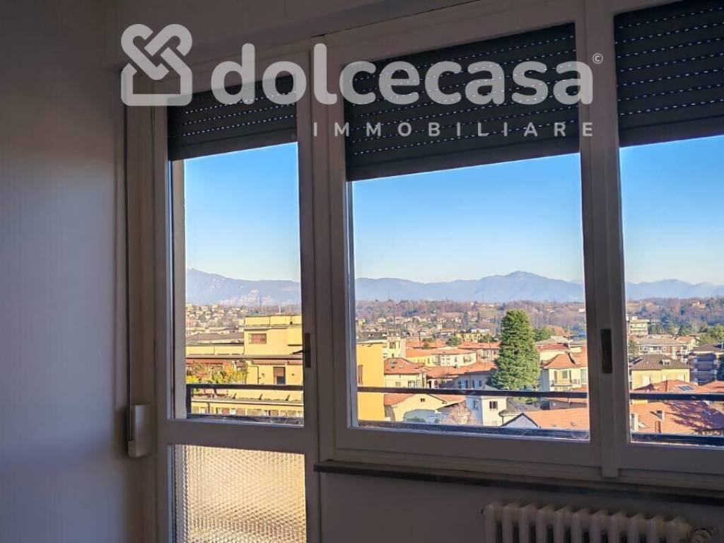 appartamento in vendita a Varese in zona Giubiano