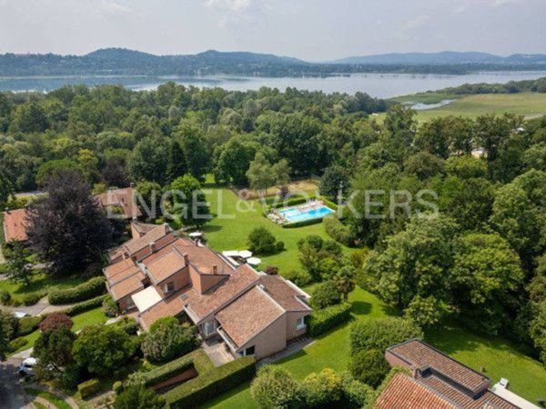 casa indipendente in vendita a Varese in zona Lissago