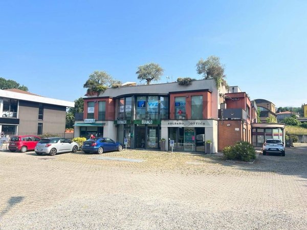negozio in vendita a Varese in zona Lissago
