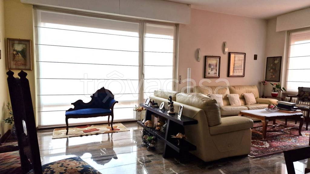 appartamento in vendita a Varese in zona Giubiano