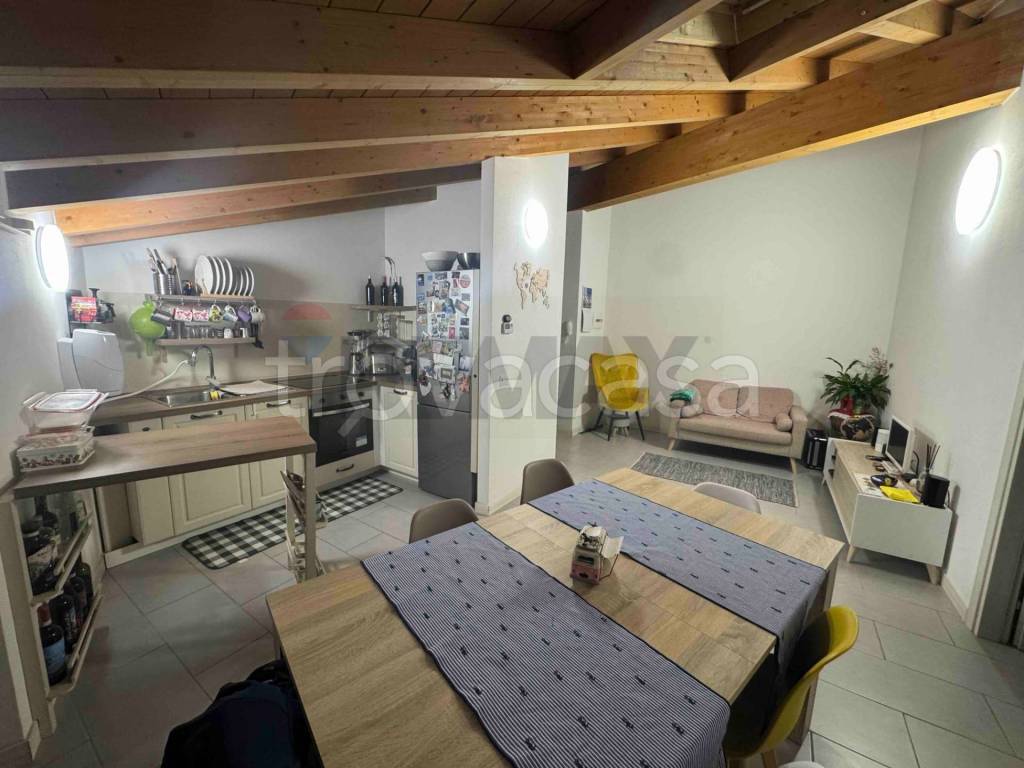 appartamento in vendita a Varese in zona Giubiano