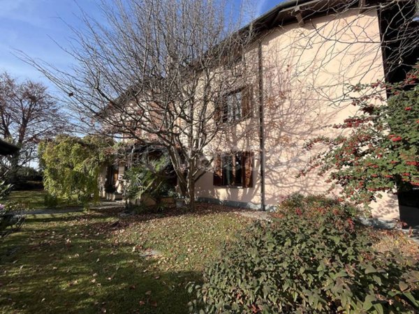 casa indipendente in vendita a Varese in zona Giubiano