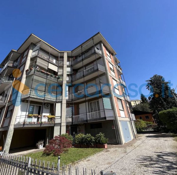 appartamento in vendita a Varese in zona Viale Aguggiari