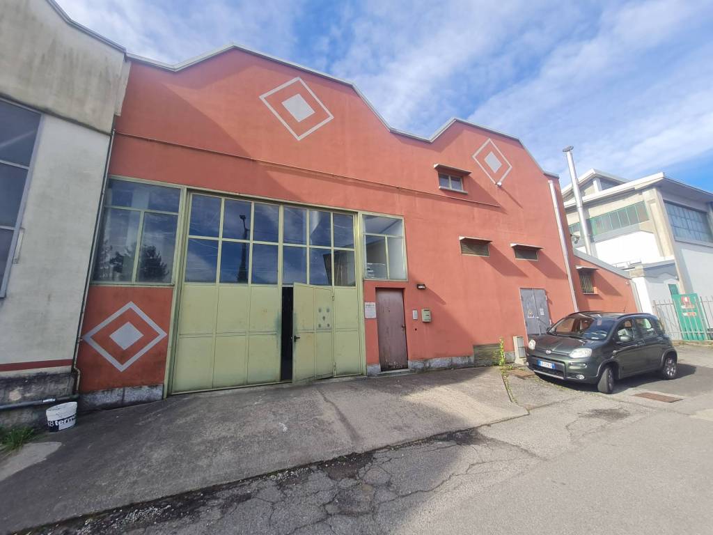 locale commerciale in vendita a Varese in zona Ippodromo