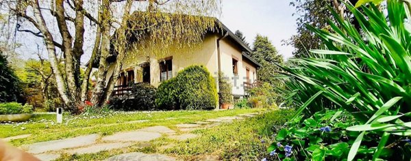 casa indipendente in vendita a Varese