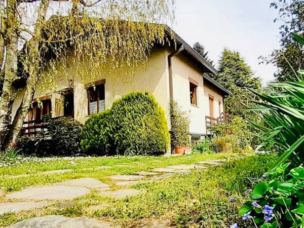 casa indipendente in vendita a Varese in zona Ippodromo