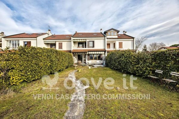casa indipendente in vendita a Varese in zona Bobbiate