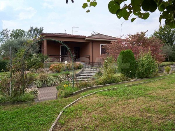 casa indipendente in vendita a Varese in zona Bobbiate