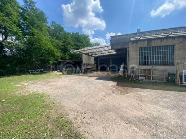 locale commerciale in vendita a Varese in zona Bizzozero