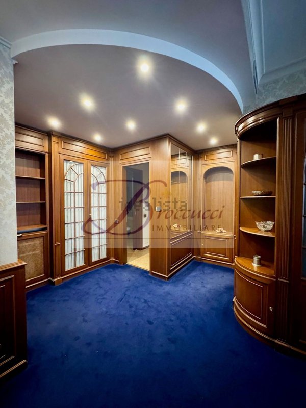 ufficio in vendita a Varese in zona Centro Città