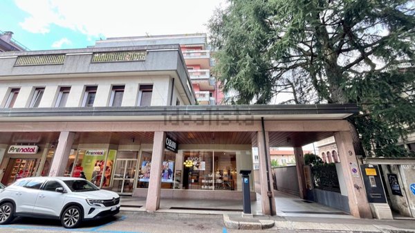appartamento in vendita a Varese in zona Centro Città