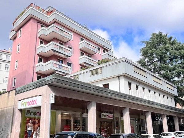 appartamento in vendita a Varese in zona Biumo