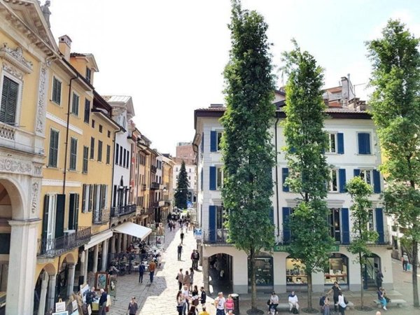 negozio in vendita a Varese in zona Centro Città