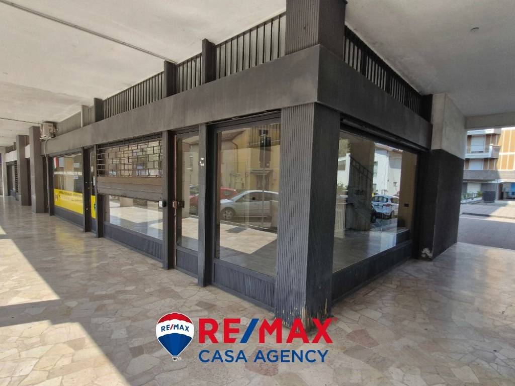 negozio in vendita a Varese in zona Viale Belforte