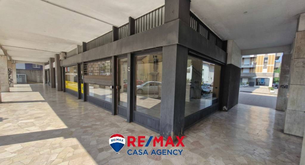 negozio in vendita a Varese in zona Viale Belforte