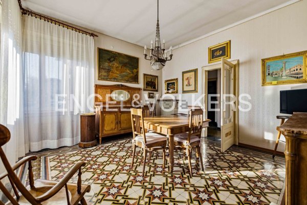 casa indipendente in vendita a Varese in zona Centro Città