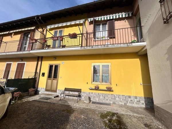 casa indipendente in vendita a Varese in zona Brunella