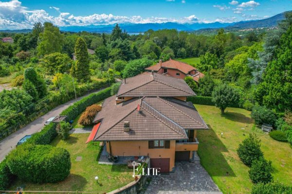 casa indipendente in vendita a Varese in zona Cartabbia