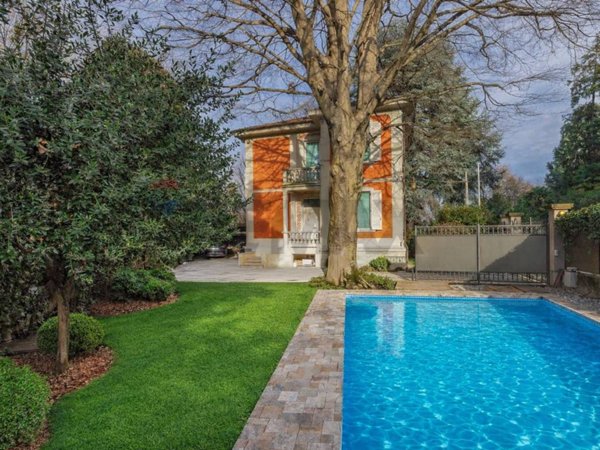 casa indipendente in vendita a Varese in zona Ippodromo