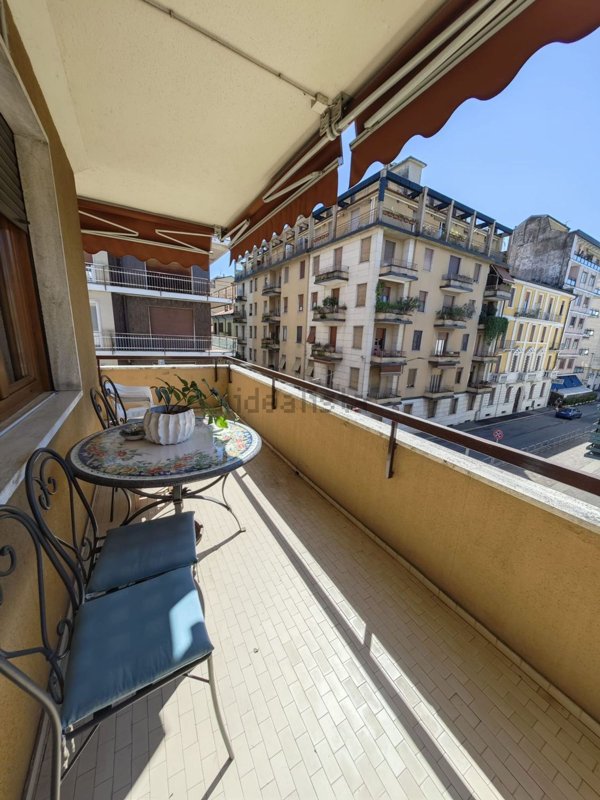 appartamento in vendita a Varese in zona Brunella