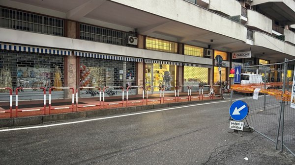 negozio in vendita a Varese in zona Biumo