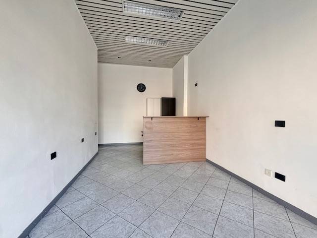 ufficio in vendita a Varese in zona Ippodromo