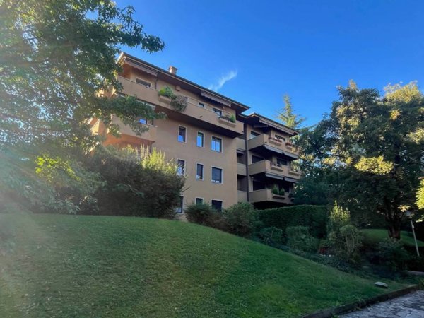 appartamento in vendita a Varese in zona Ippodromo