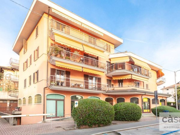 ufficio in vendita a Varese in zona Casbeno