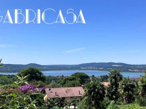 appartamento in vendita a Varese in zona Casbeno