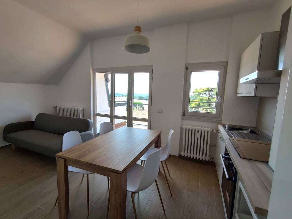 appartamento in vendita a Varese in zona Giubiano