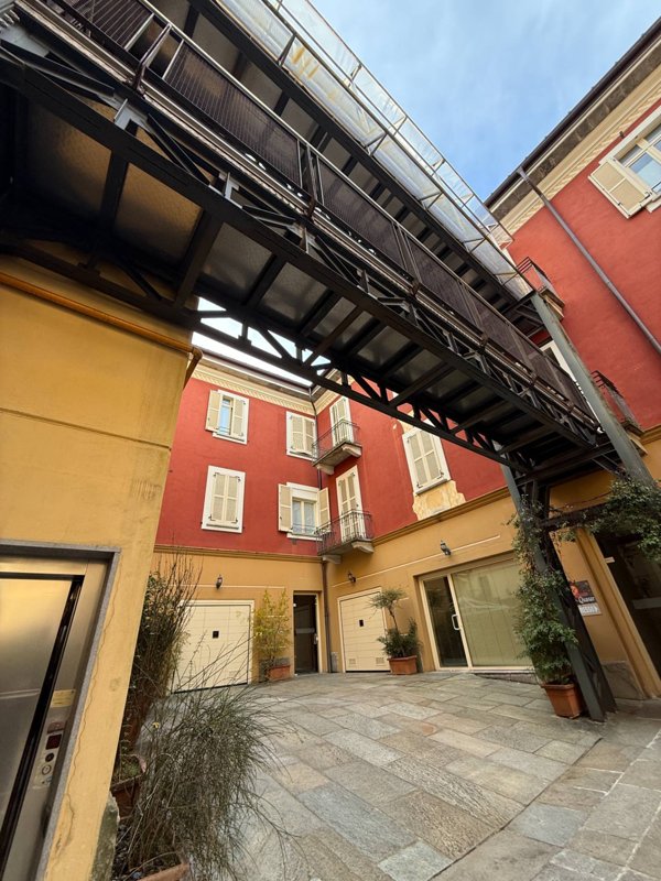 appartamento in vendita a Varese in zona Centro Città