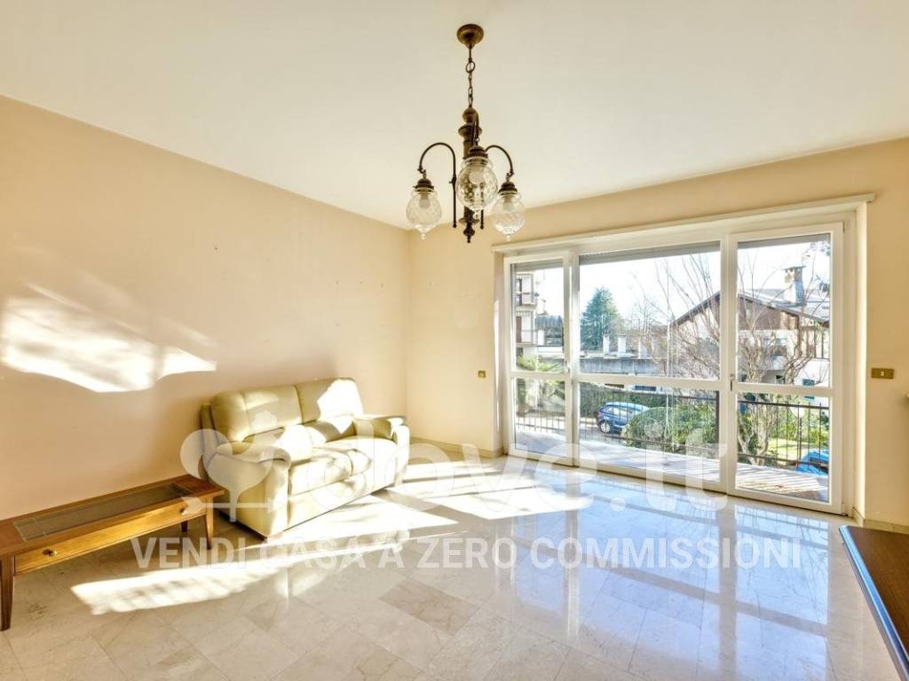 appartamento in vendita a Varese in zona Brunella