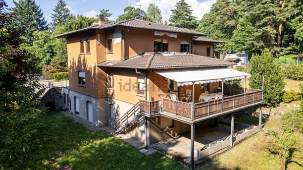 casa indipendente in vendita a Varese