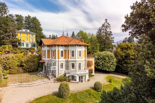 casa indipendente in vendita a Varese in zona Centro Città