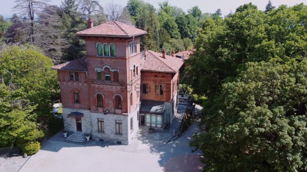 casa indipendente in vendita a Varese in zona Velate
