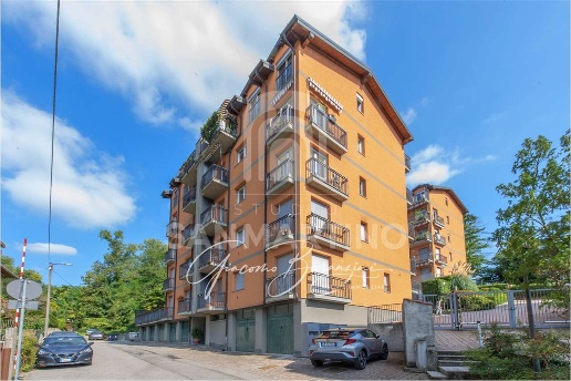appartamento in vendita a Varese in zona Brunella