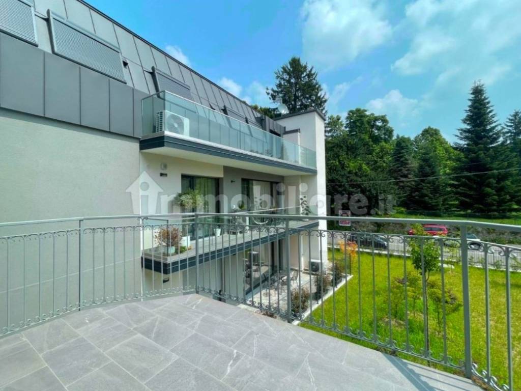 appartamento in vendita a Varese in zona Brunella
