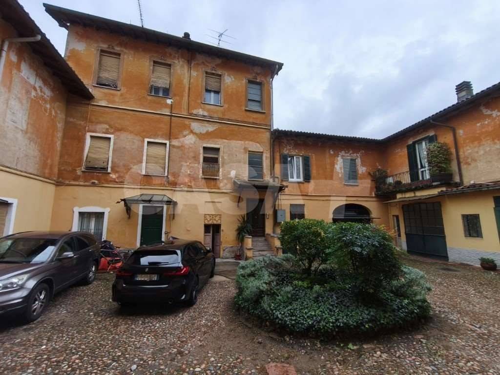 appartamento in vendita a Varese in zona Biumo