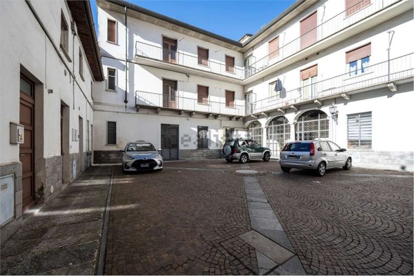 appartamento in vendita a Varese in zona Biumo