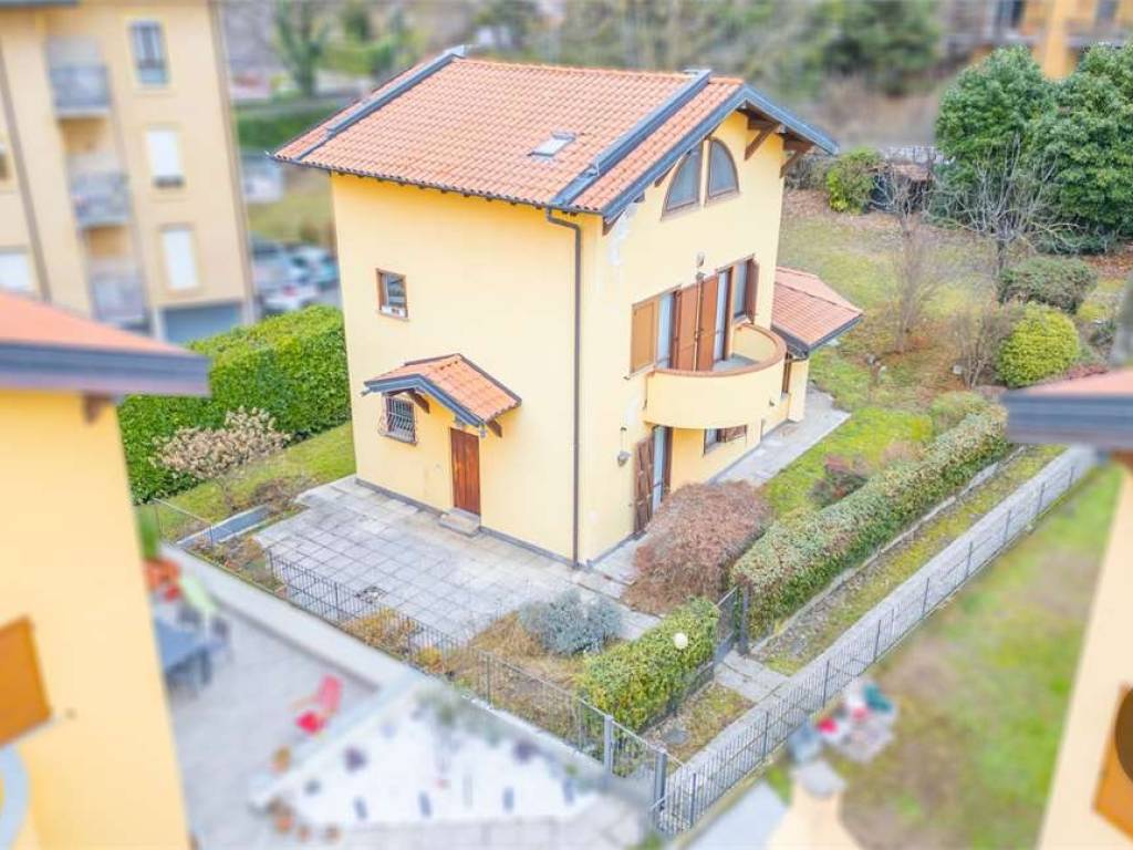 casa indipendente in vendita a Varese in zona Masnago